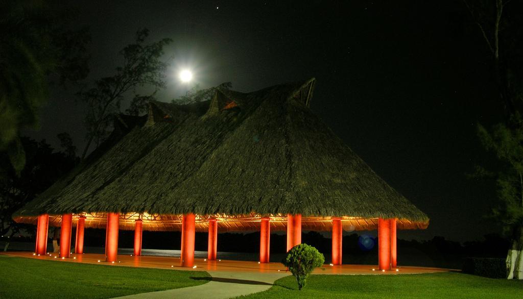 فندق هوتل تيرانوفا كواتزاكوالكوس المظهر الخارجي الصورة The Great Hall at night