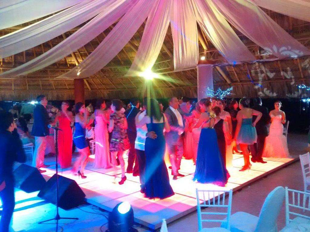فندق هوتل تيرانوفا كواتزاكوالكوس المظهر الخارجي الصورة A dance floor